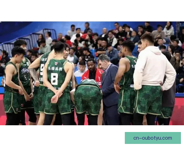 乌戈不满防守进攻问题 威尔斯直指季后赛